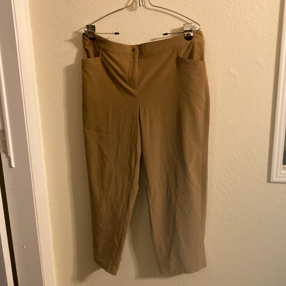 NWT Chico cropped tan pants size 2
